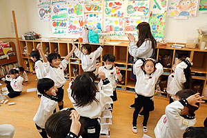 タワー作り対決　ひまわり・ばら
