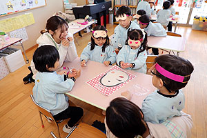 福笑いで大笑い　C