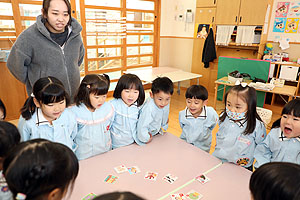 カルタで大盛り上がり　たんぽぽ