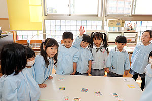 カルタで大盛り上がり　たんぽぽ