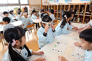 書き初め大会・福笑い　A