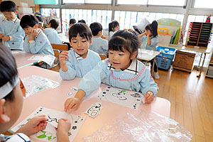 書き初め大会・福笑い　A