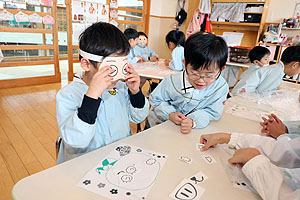 書き初め大会・福笑い　A