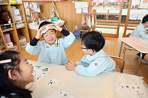 書き初め大会・福笑い　A