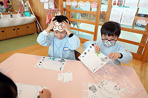 書き初め大会・福笑い　A