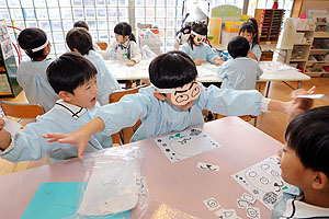 書き初め大会・福笑い　A