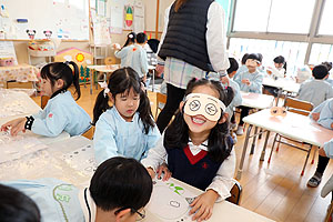 書き初め大会・福笑い　A