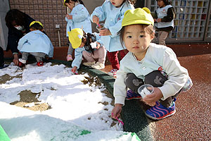 雪遊び　楽しかったね　あひる