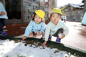 雪遊び　楽しかったね　あひる