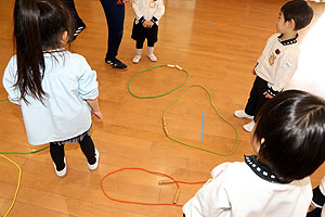 体操教室　ー縄跳びー　きりん