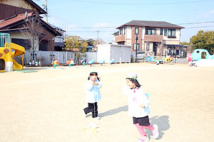 凧あげ　楽しかったね　ことり