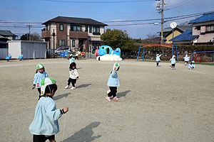 凧あげ　楽しかったね　ことり