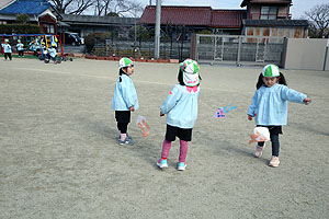 凧あげ　楽しかったね　ことり