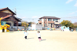凧あげ　楽しかったね　ことり