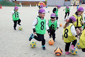 サッカー教室が開かれました　C