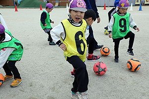 サッカー教室が開かれました　C