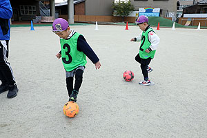 サッカー教室が開かれました　C