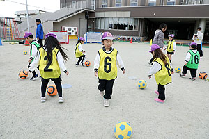 サッカー教室が開かれました　C