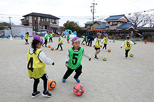 サッカー教室が開かれました　C