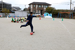 サッカー教室が開かれました　C