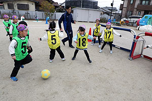 サッカー教室が開かれました　C