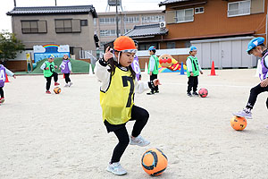 サッカー教室が開かれました　D・E
