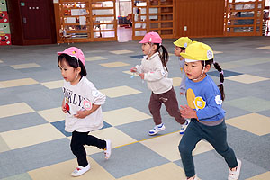 2月生まれの誕生会　ーしっぽとりー　ひよこ・あひる