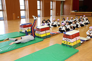 体操教室　ー跳び箱ー　すみれ