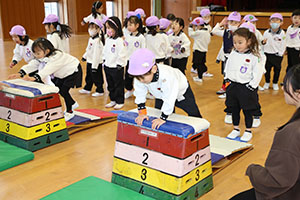 体操教室　ー跳び箱ー　すみれ