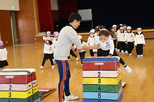 体操教室　ー跳び箱ー　すみれ
