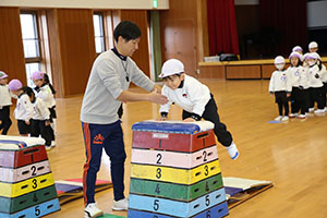 体操教室　ー跳び箱ー　すみれ