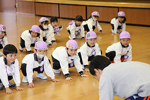 体操教室　ー跳び箱ー　すみれ