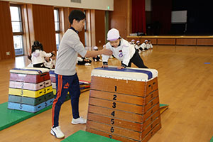 体操教室　ー跳び箱ー　すみれ