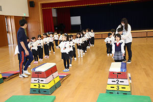 体操教室　ー跳び箱ー　ばら