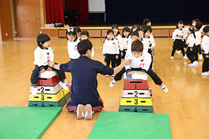 体操教室　ー跳び箱ー　ばら