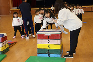 体操教室　ー跳び箱ー　ばら