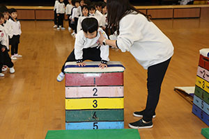 体操教室　ー跳び箱ー　ばら
