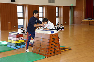 体操教室　ー跳び箱ー　ばら