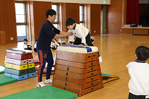 体操教室　ー跳び箱ー　ばら
