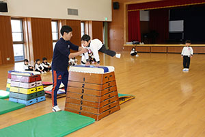 体操教室　ー跳び箱ー　ばら