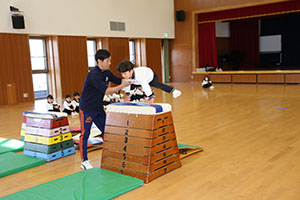 体操教室　ー跳び箱ー　ばら