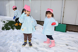 雪遊び楽しかったね　ひよこ・あひる