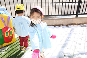 雪遊び楽しかったね　ひよこ・あひる