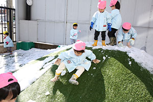 雪遊び楽しかったね　ひよこ・あひる