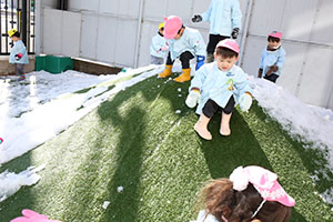 雪遊び楽しかったね　ひよこ・あひる