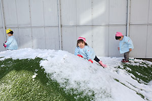 雪遊び楽しかったね　ひよこ・あひる