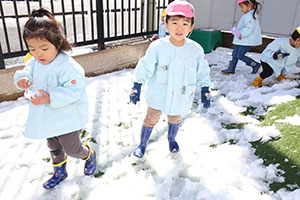 雪遊び楽しかったね　ひよこ・あひる