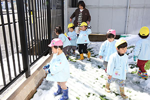 雪遊び楽しかったね　ひよこ・あひる