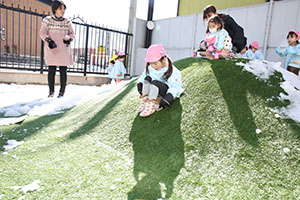 雪遊び楽しかったね　ひよこ・あひる