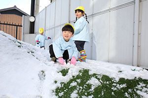 雪遊び楽しかったね　ひよこ・あひる